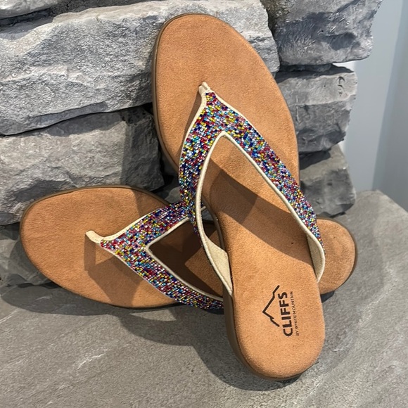 Cliffs White Mountain Suede upper,memory foam insole,bedazzled rhinestone thong - Picture 1 of 10
